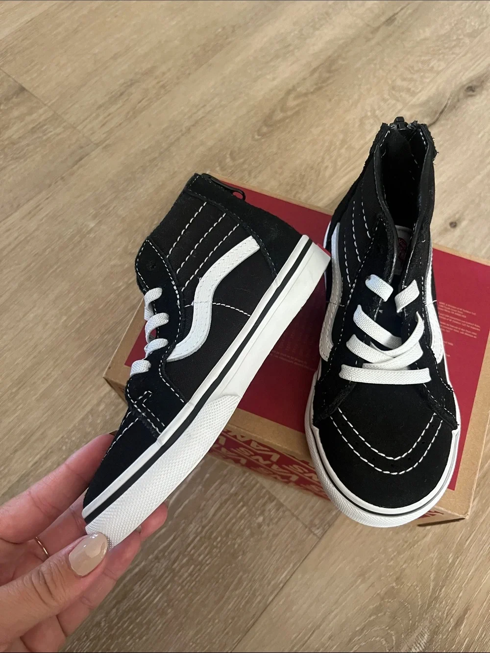 Vans toddlers. Black and White High-Top Skate Sneakers. Zipper in back